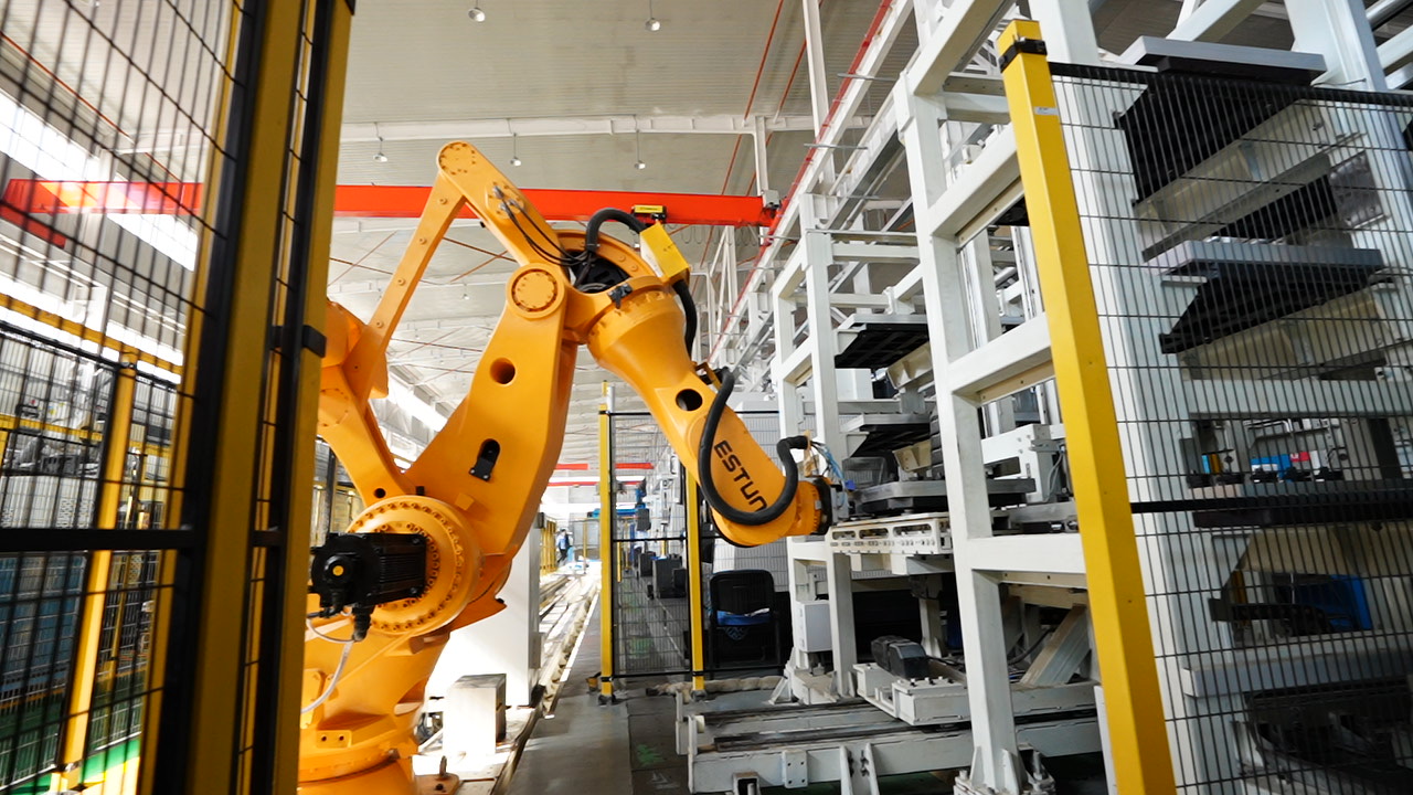 A robot arm in a factory plant. /CGTN
