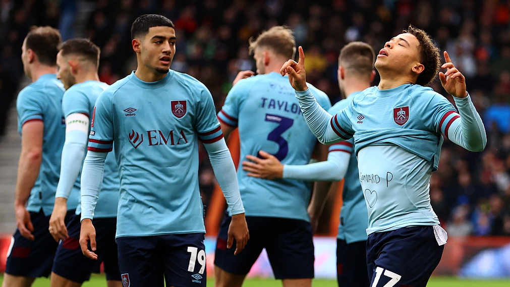 Burnley players celebrate during their FA Cup clash with Bournemouth at Vitality Stadium in Bournemouth, England, January 7, 2023. /CFP