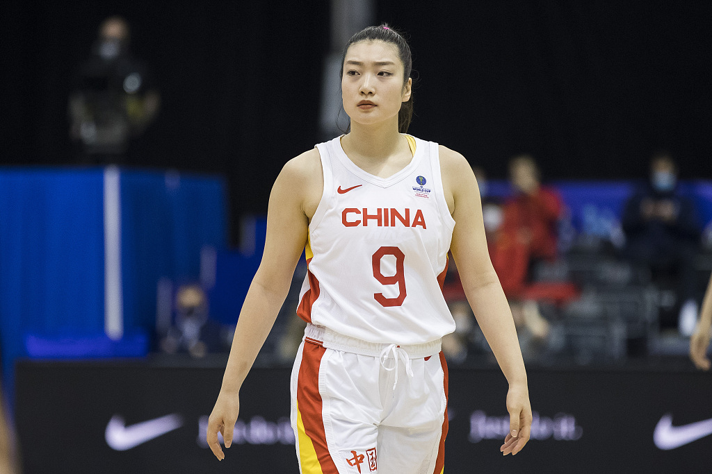Li Meng of China looks on in the FIBA Women's Basketball World Cup qualifier game against Nigeria in Belgrade, Serbia, February 10, 2022. /CFP 