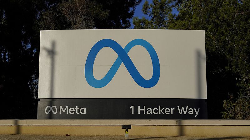 Meta's logo is seen on a sign at the company's headquarters in Menlo Park, California, U.S., November 9, 2022. /CFP