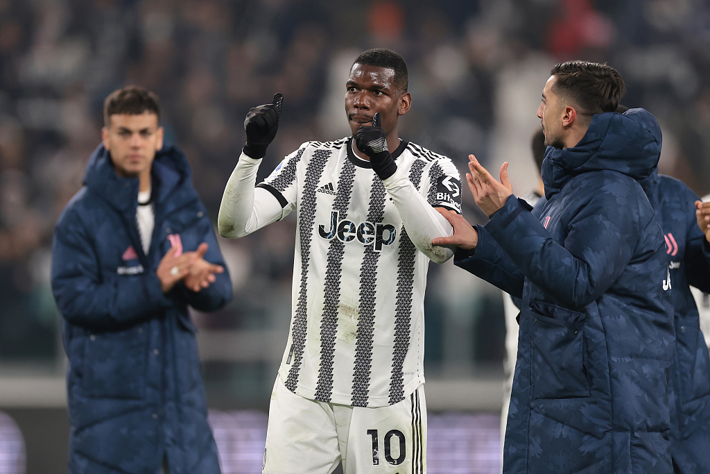 Paul Pogba (C) of Juventus salutes the fans after making his return to action during their Serie A clash with Torino at Allianz Stadium in Turin, Italy, February 28, 2023. /CFP