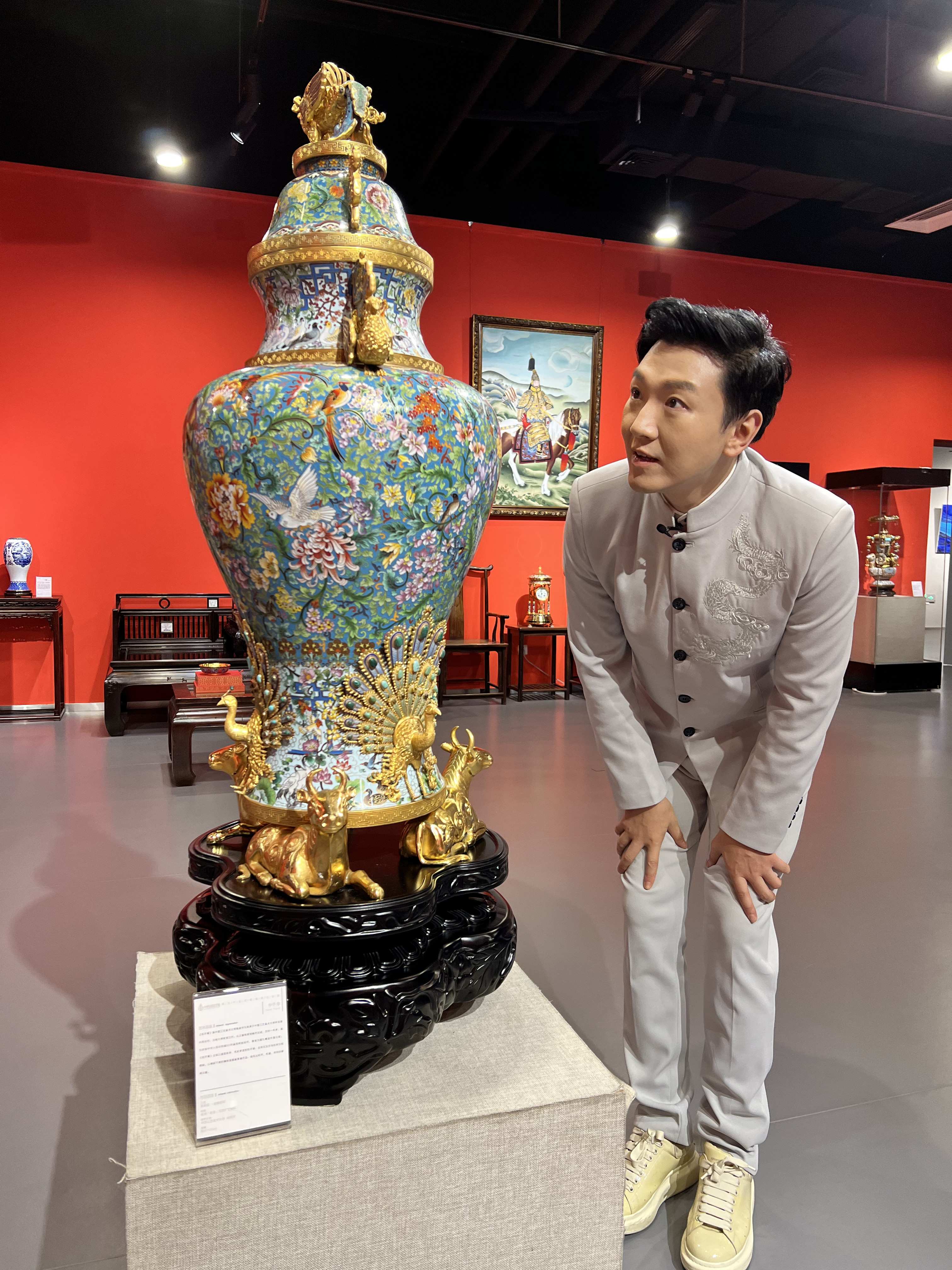 CGTN host Julian Waghann visits the Sino-Foreign Enamel Gallery in Beijing, on March 7, 2023. /CGTN