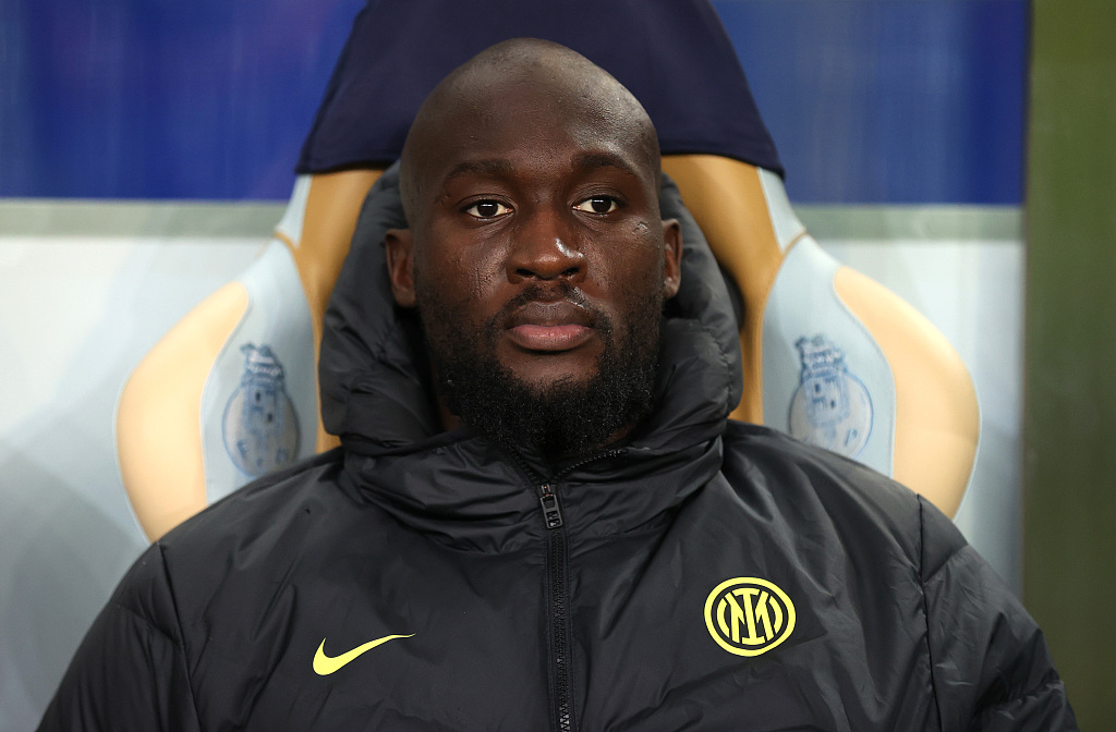 Romelu Lukaku of Inter Milan sits on the bench during the second-leg game of the UEFA Champions League Round of 16 against Porto at Estadio do Dragao in Porto, Portugal, March 14, 2023. /CFP