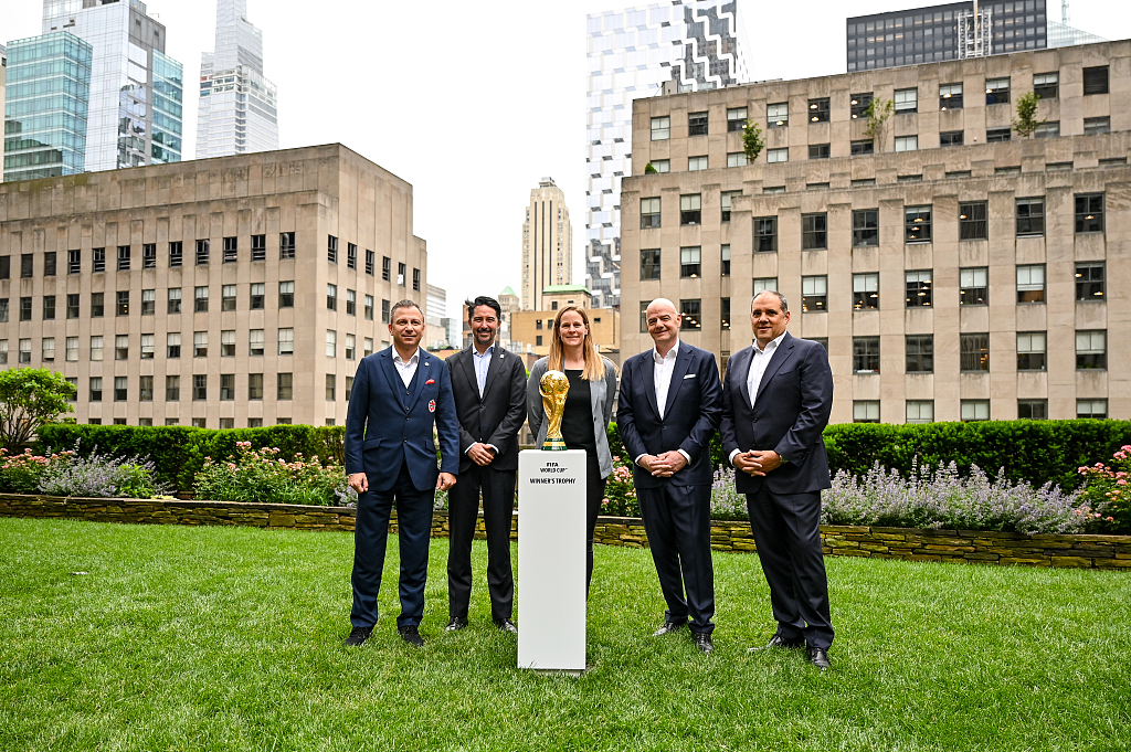 Canadian Soccer Association President Nick Bontis, Mexican Football Federation President Yon de Luisa, President of the United States Soccer Federation Cindy Parlow Cone, FIFA President Gianni Infantino and CONCACAF President Victor Montagliani (L-R) pose for a photo in New York, U.S., June 16, 2022. /CFP