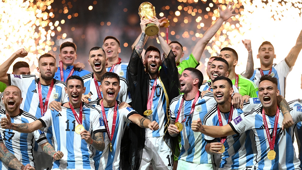 Lionel Messi of Argentina lifts the trophy after winning the World Cup 2022 Final at Lusail Stadium in Lusail City, Qatar, December 18, 2022. /CFP
