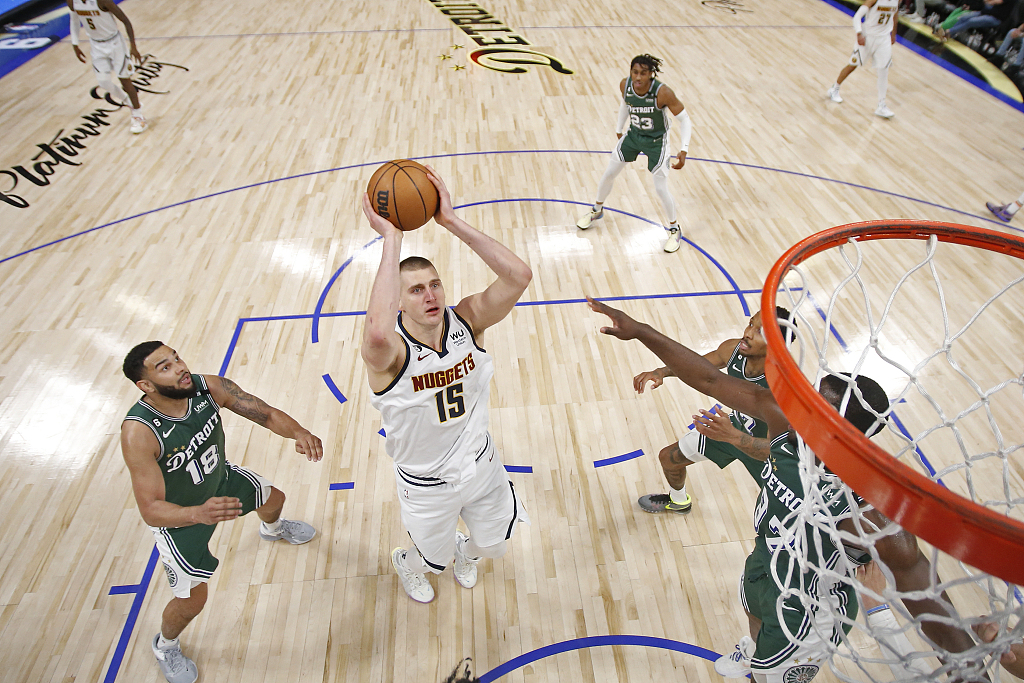 Nikola Jokic (#15) of the Denver Nuggets shoots in the game against the Detroit Pistons at Little Caesars Arena in Detroit, Michigan, March 16, 2023. /CFP