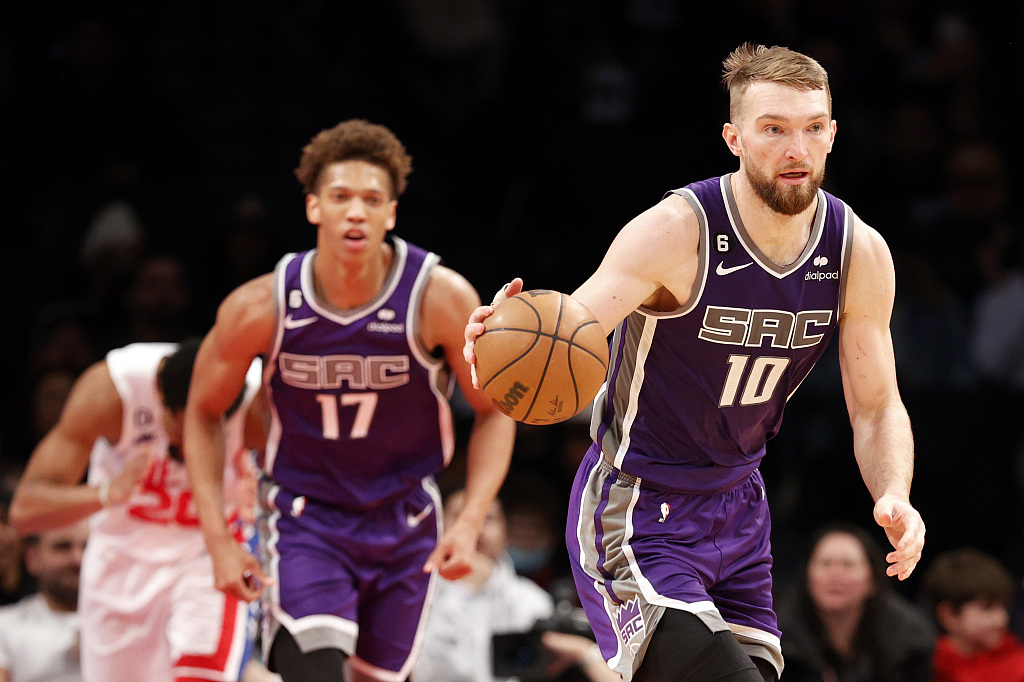 Domantas Sabonis (#10) of the Sacramento Kings drives in the game against the Brooklyn Nets at the Barclays Center in Brooklyn, New York City, March 16, 2023. /CFP