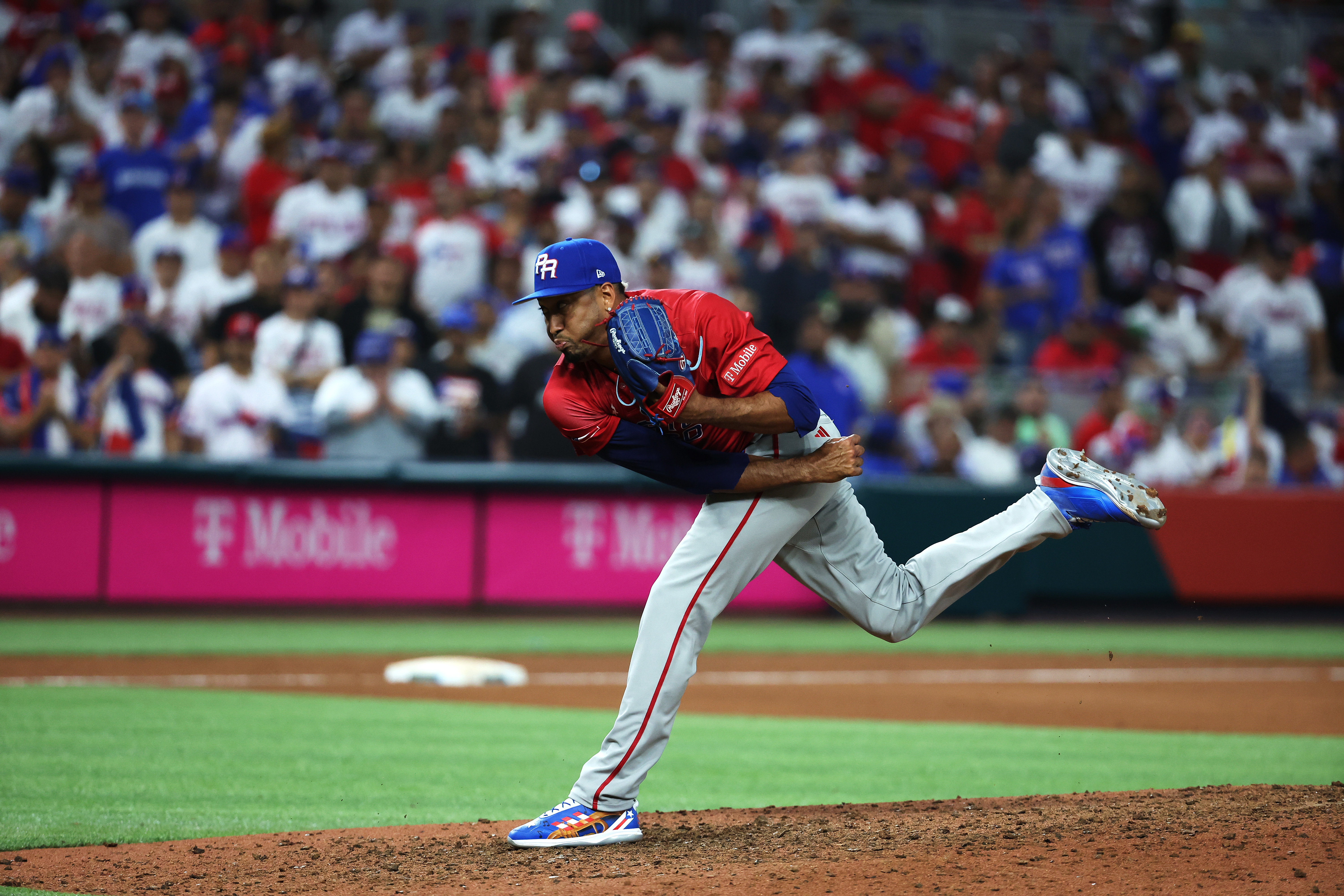 Edwin Diaz of Puerto Rico pitches in the game against the Dominican Republic at the World Baseball Classic at LoanDepot Park in Miami, Florida, March 15, 2023. /CFP