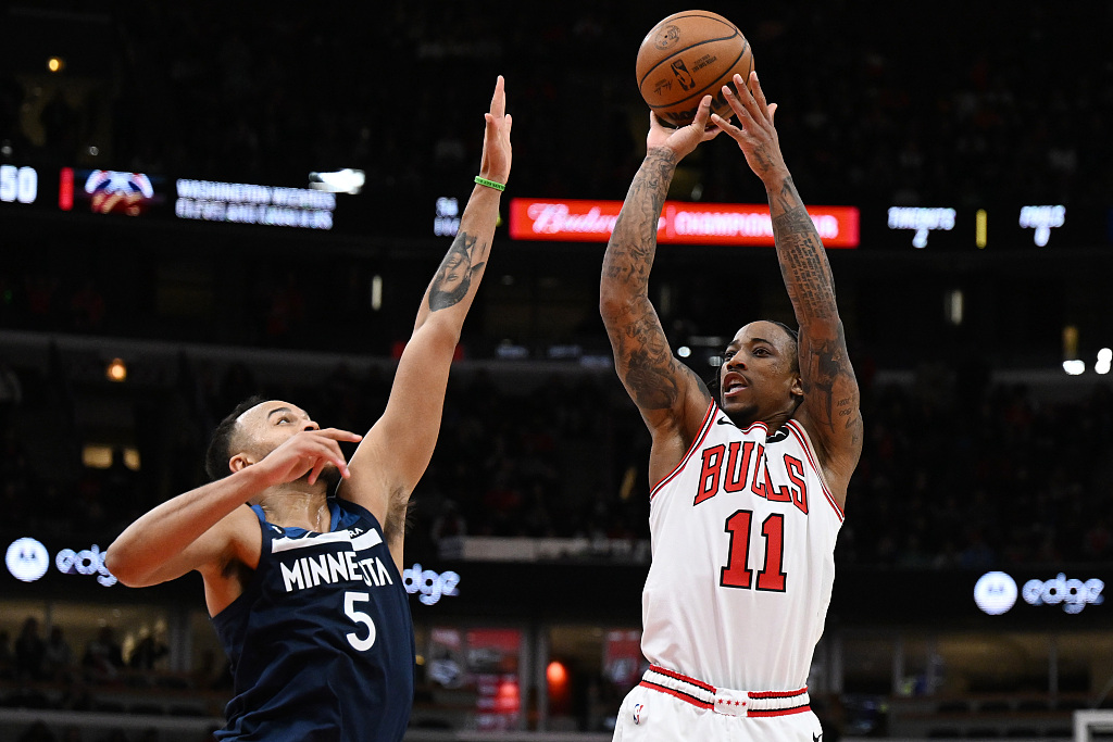 DeMar DeRozan (#11) of the Chicago Bulls shoots in the game against the Minnesota Timberwolves at the United Center in Chicago, Illinois, March 17, 2023. /CFP