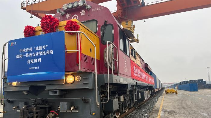 Marking the official launch of the China Railway Express from Mianyang City to Georgia's Tbilisi, a train full of 50 containers of goods departs from Mianyang City, southwest China's Sichuan Province, November 17, 2022. /Xinhua