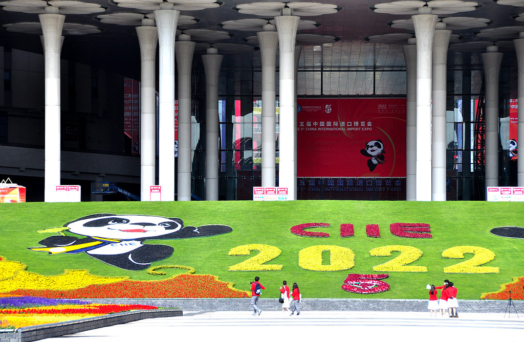 2022 年 10 月 29 日，中国上海，举办第五届中国国际进口博览会的国家会展中心一景。/CFP