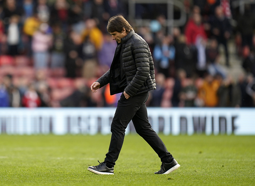 Antonio Conte, manager of Tottenham Hotspur, looks disappointed after the 3-3 draw with Southampton in the Premier League game at St Mary's Stadium in Southampton, England, March 18, 2023. /CFP
