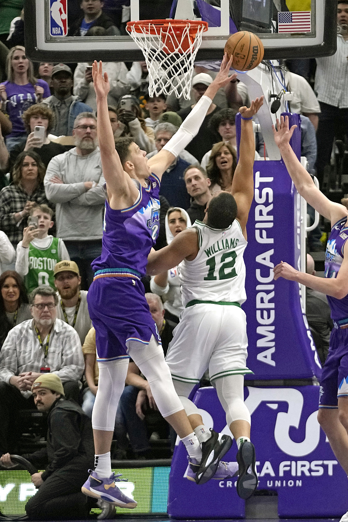 Walker Kessler (L) of the Utah Jazz blocks a shot by Grant Williams of the Boston Celtics in the game at Vivint Arena in Salt Lake City, Utah, March 18, 2023. /CFP