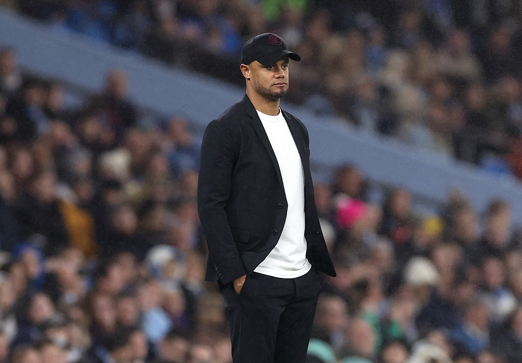 Burnley manager Vincent Kompany looks on during his team's FA Cup clash with Manchester City at the Etihad Stadium in Manchester, England, March 18, 2023. /CFP