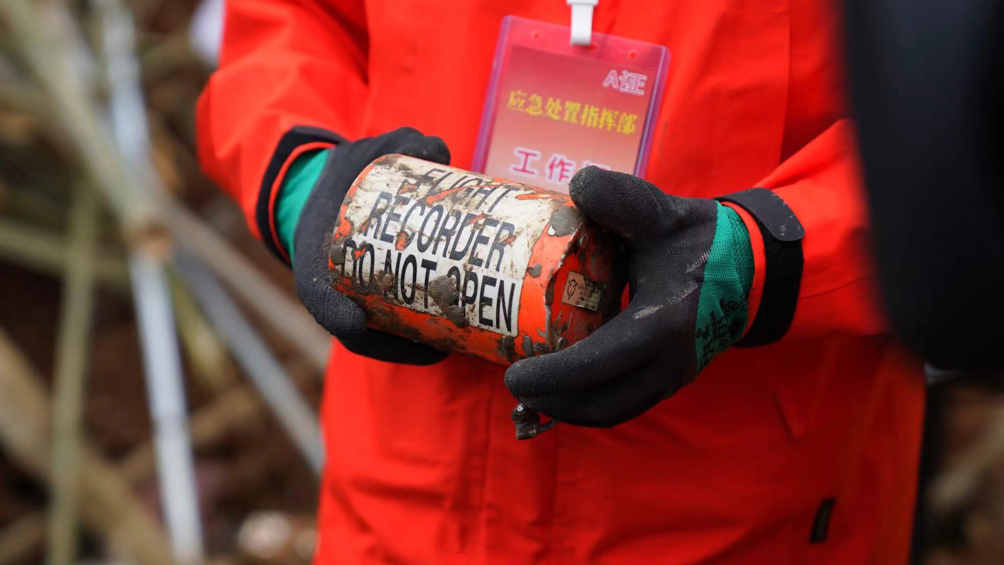 Rescue workers find the second black box of the crashed Boeing 737-800 plane in Wuzhou, Guangxi Zhuang Autonomous Region, China, March 27, 2022. /China Media Group 