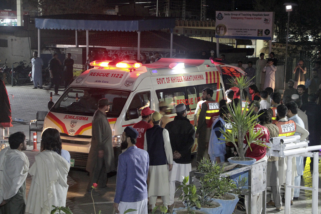 Rescue workers unload earthquake victims from an ambulance at a hospital in Saidu Sharif, a town in Pakistan's Swat Valley, March 21, 2023. /CFP