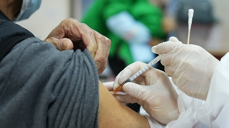 A senior citizen receives a COVID-19 vaccine shot in Liuzhou City, Guangxi Zhuang Autonomous Region, China, December 24, 2022. /CFP