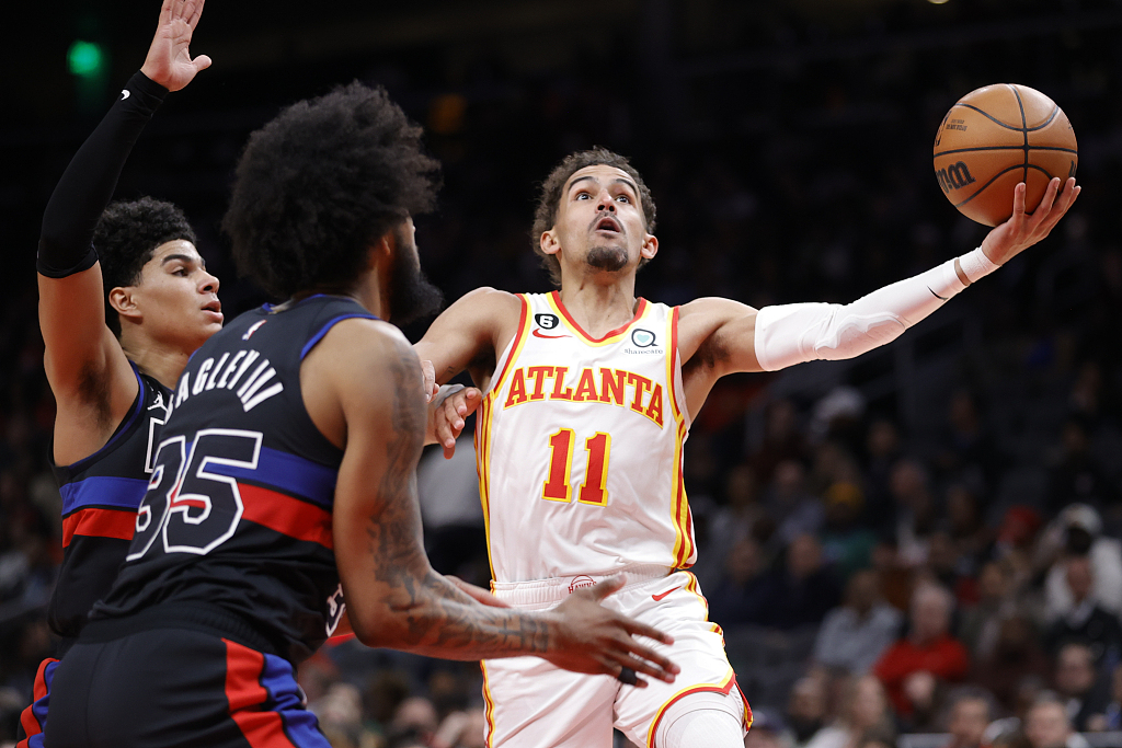 Trae Young (#11) of the Atlanta Hawks drives toward the rim in the game against the Detroit Pistons at State Farm Arena in Atlanta, Georgia, March 21, 2023. /CFP