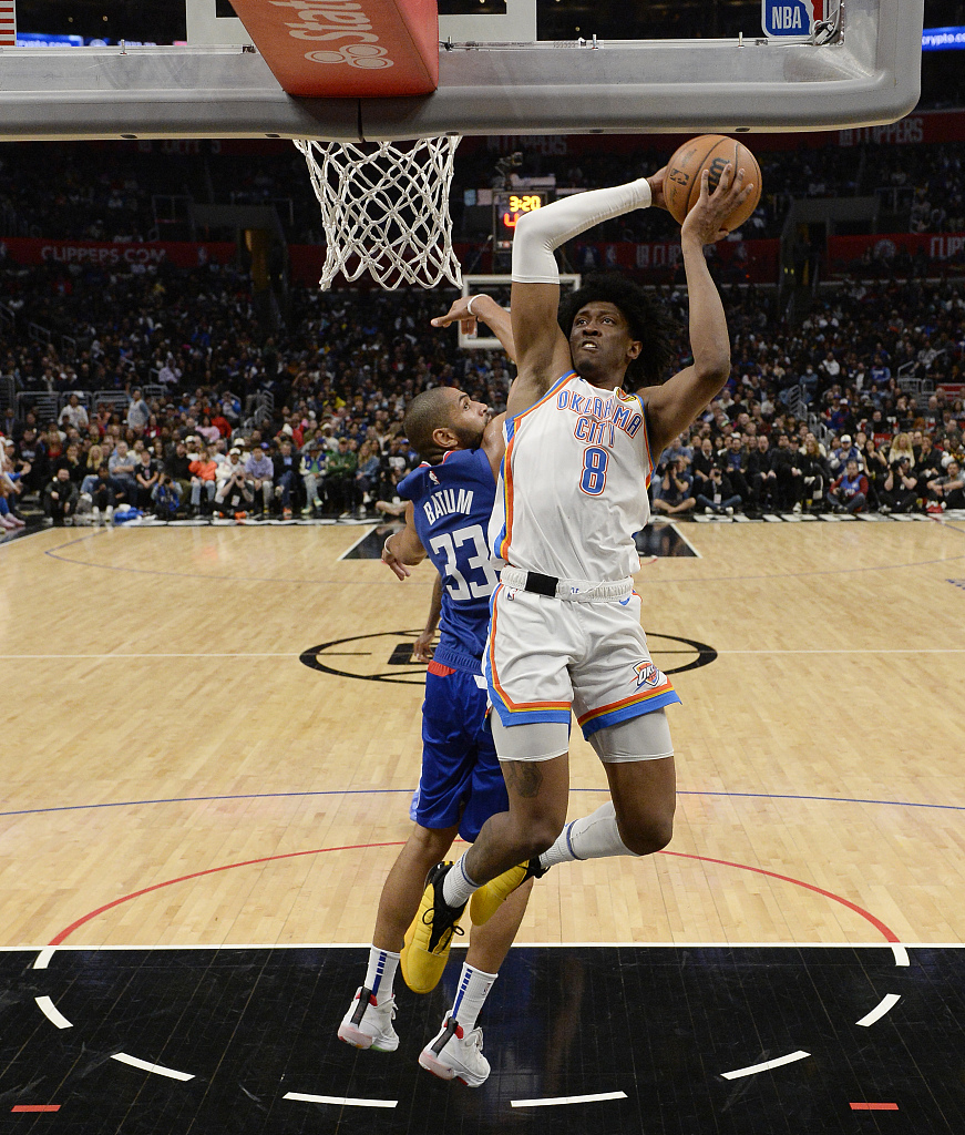 Jalen Williams (#8) of the Oklahoma City Thunder drives toward the rim in the game against the Los Angeles Clippers at Crypto.com Arena in Los Angeles, California, March 21, 2023. /CFP