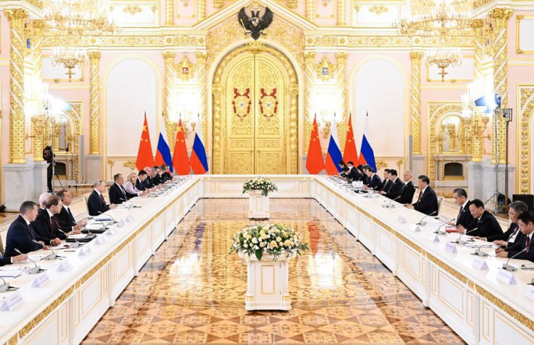 Chinese President Xi Jinping and Russian President Vladimir Putin hold large-group talks at the Kremlin in Moscow, Russia, March 21, 2023. /Xinhua
