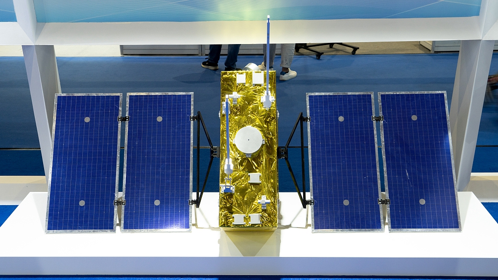 A model of China's Fengyun meteorological satellite. /CFP