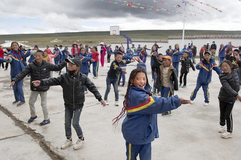 Students dance at a playground in a boarding primary school, Qumalai County, Yushu Tibetan Autonomous Prefecture, Qinghai Province, August 10, 2018. /CFP