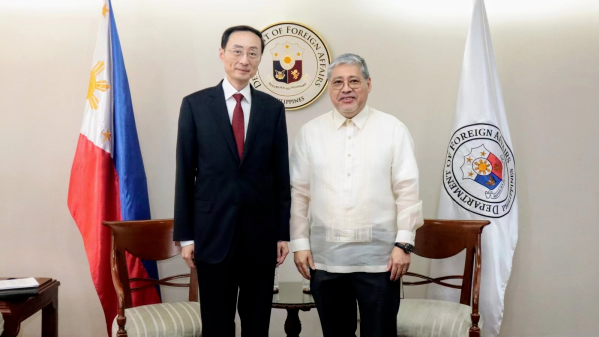 Chinese Vice Foreign Minister Sun Weidong (L) meets with Secretary of Foreign Affairs of the Philippines Enrique A. Manalo in Manila, the Philippines, March 23, 2023. /Chinese Foreign Ministry