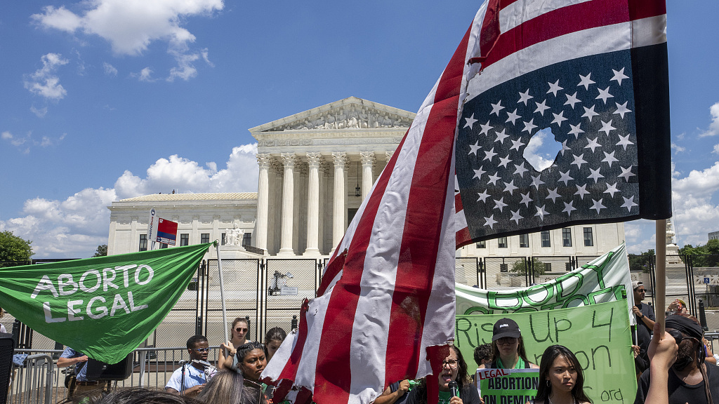 Abortion and women's rights supporters demonstrate in front of the U.S. Supreme Court in Washington, DC, the U.S., June 25, 2022. /CFP