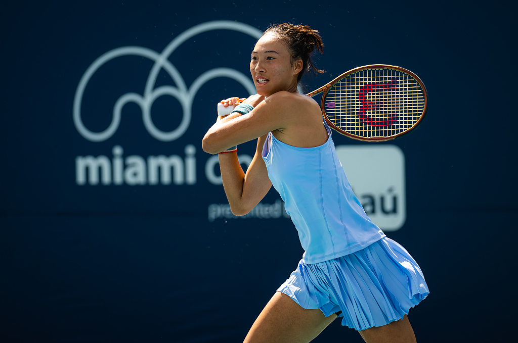 Zheng Qinwen of China competes against Irina-Camelia Begu of Romania during the Miami Open, Florida, March 23, 2023. /CFP