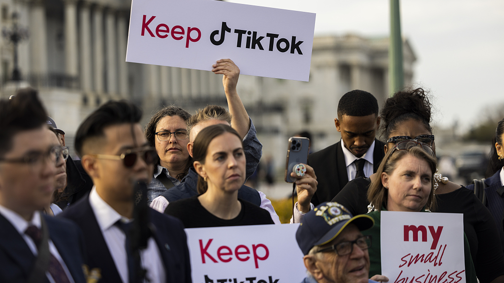 TikTok content creators gather outside the U.S. Capitol to voice their opposition to a potential ban on the app, highlighting the platform's impact on their livelihoods and communities in Washington, D.C., United States, March 22, 2023. /CFP
