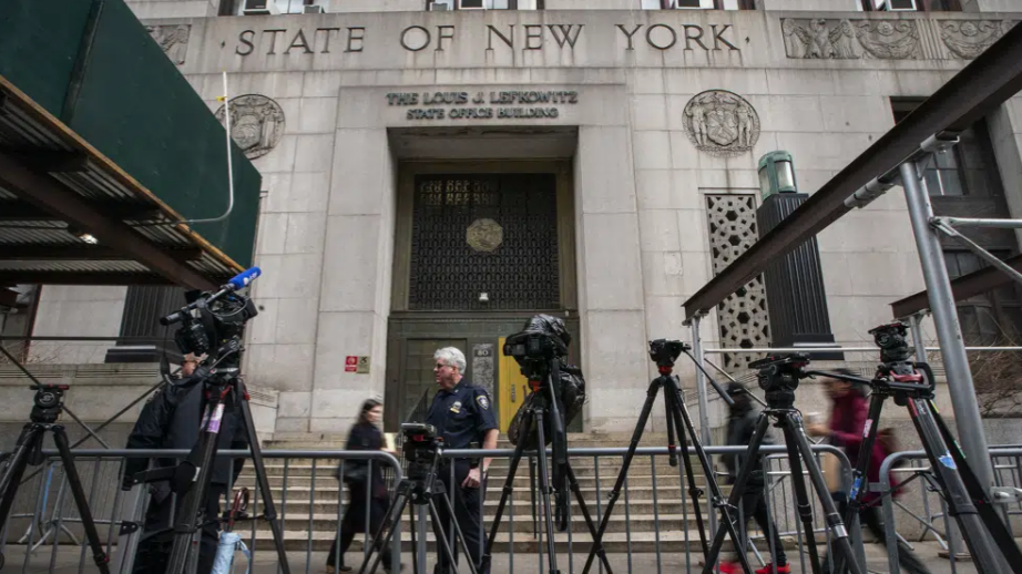 People walk in front the courthouse past cameras and equipment set up by the media ahead of former President Donald Trump's anticipated indictment, New York, United States, March 23, 2023. /AP
