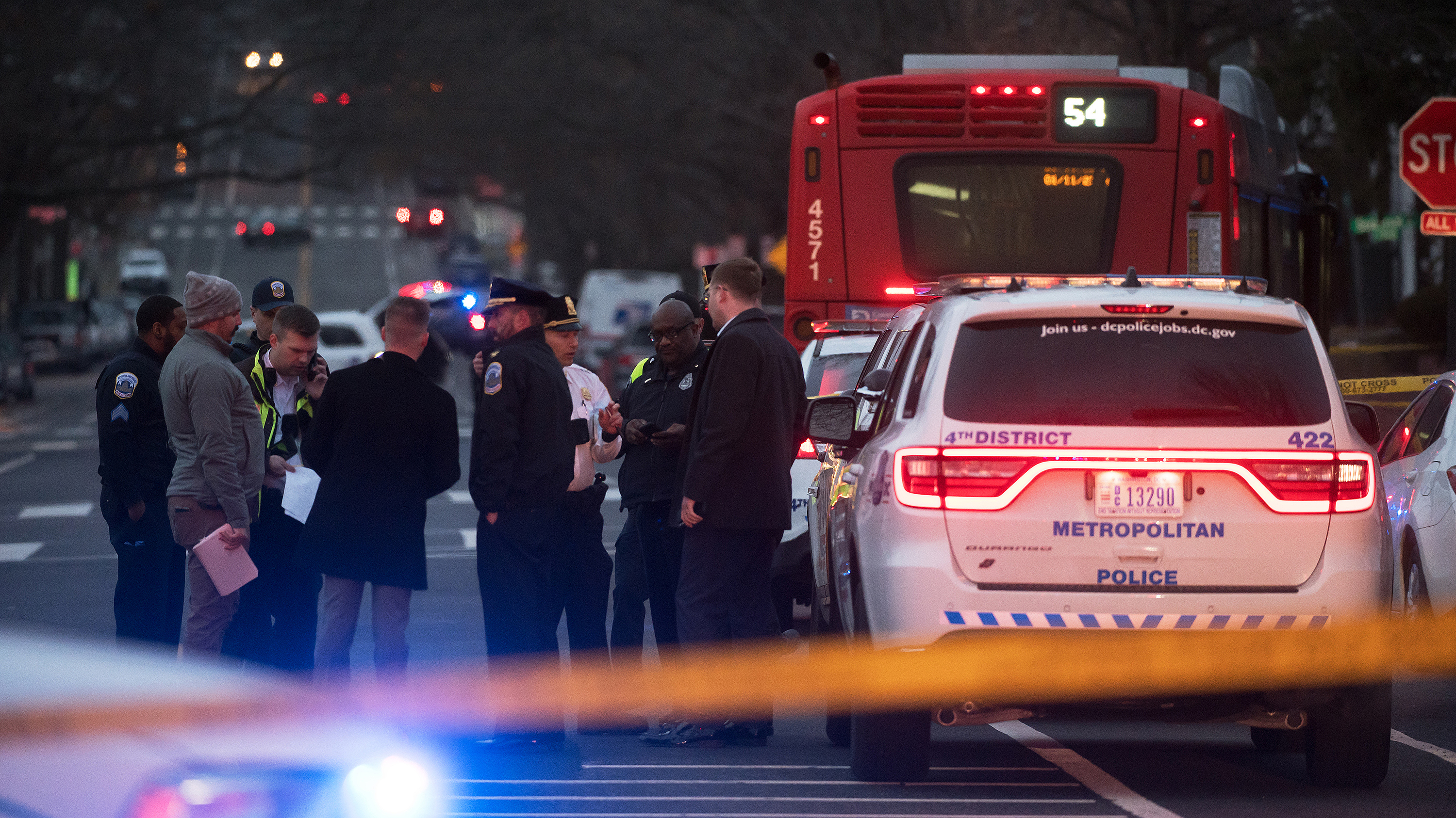 Police at the scene of a shooting on a metro bus in Washington, D.C., the United States, January 11, 2023. /CFP