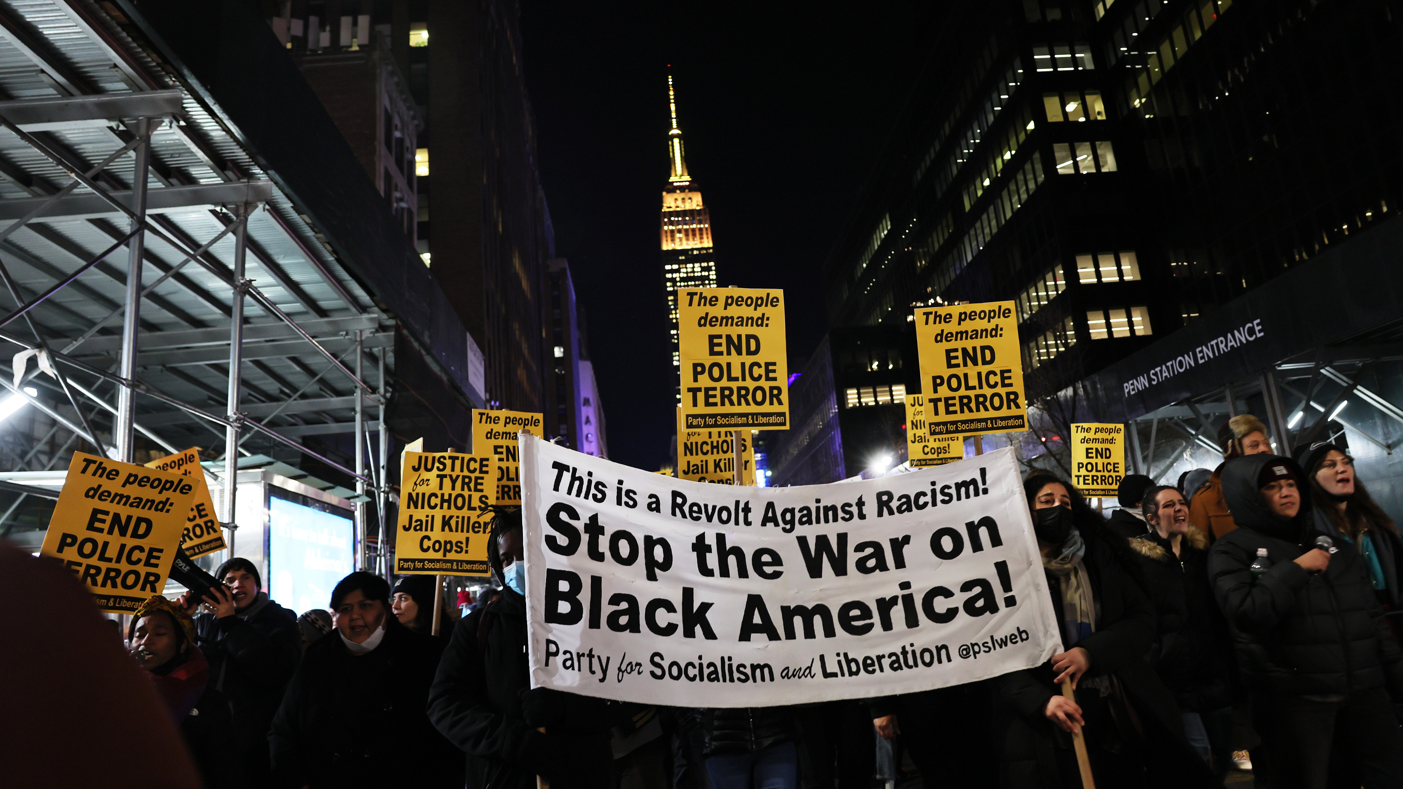 People march while protesting the death of Tyre Nichols, a 29-year-old Black man, in New York City, the United States, January 27, 2023. /CFP