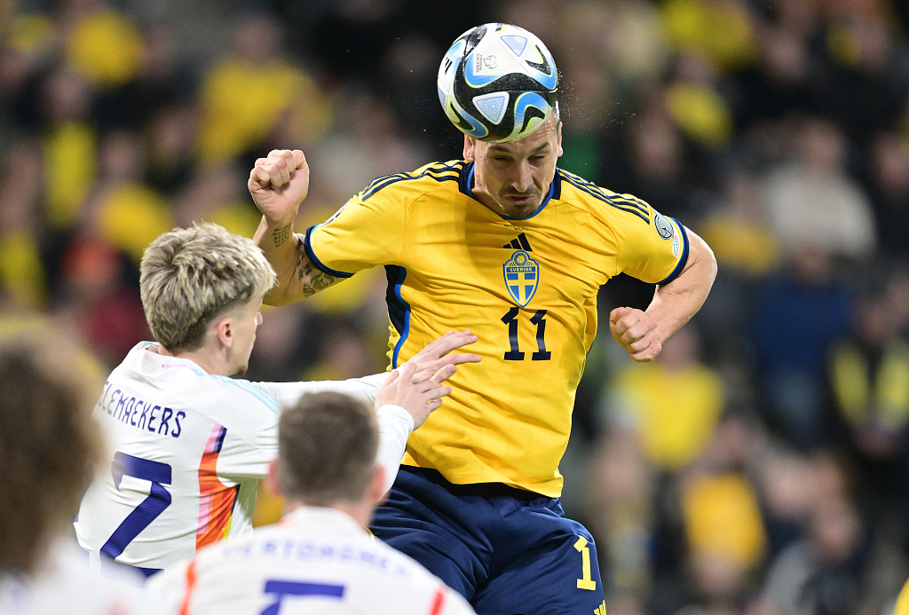 Zlatan Ibrahimovic (#11) of Sweden battles for the ball during the match at the Friends Arena in Solna, Sweden, March 24, 2023. /CFP
