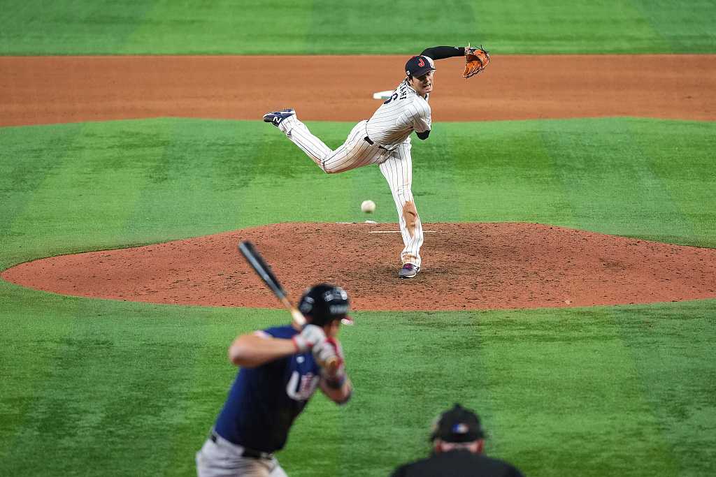 Shohei Ohtani (C) of Japan pitches in the World Baseball Classic Championship Game against USA at LoanDepot Park in Miami, Florida, March 22, 2023. /CFP