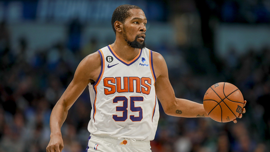 Kevin Durant of the Phoenix Suns dribbles in the game against the Dallas Mavericks at the American Airlines Center in Dallas, Texas, March 5, 2023. /CFP