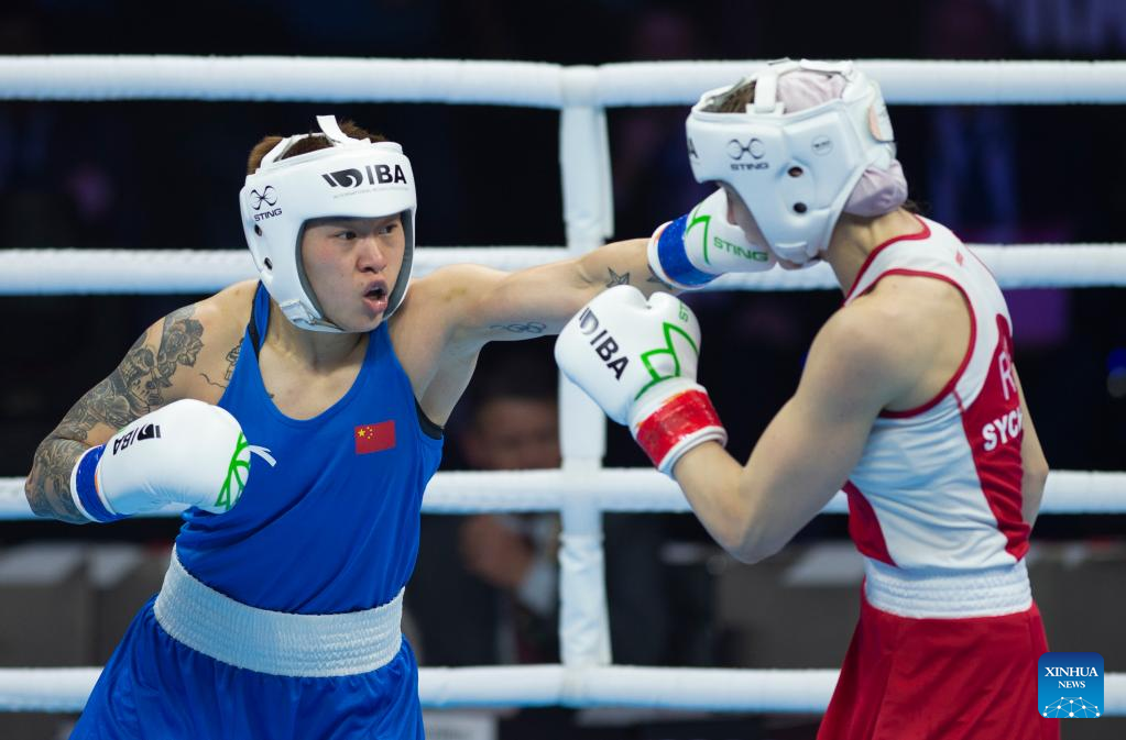 Yang Chengyu (L) of China competes against Nataliya Sychugova of Russia during the elite women's 60-63kg light welter final match of the IBA World Women's Boxing Championships 2023 in New Delhi, India, March 25, 2023. /Xinhua