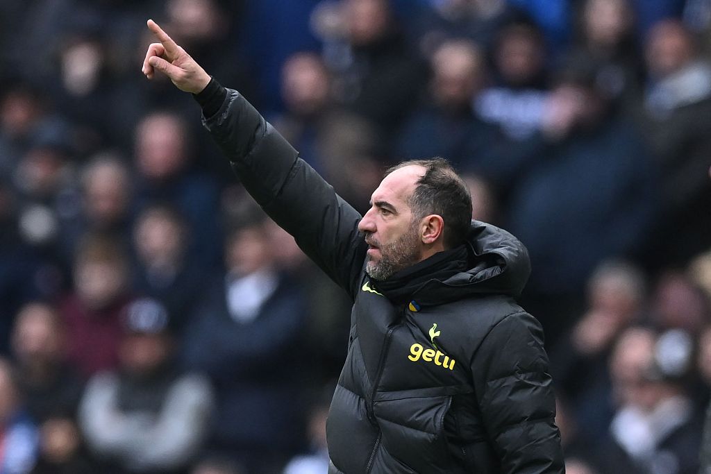 Cristian Stellini gestures on the touchline during the English Premier League football match between Tottenham Hotspur and Chelsea at Tottenham Hotspur Stadium in London, England, February 26, 2023. /CFP