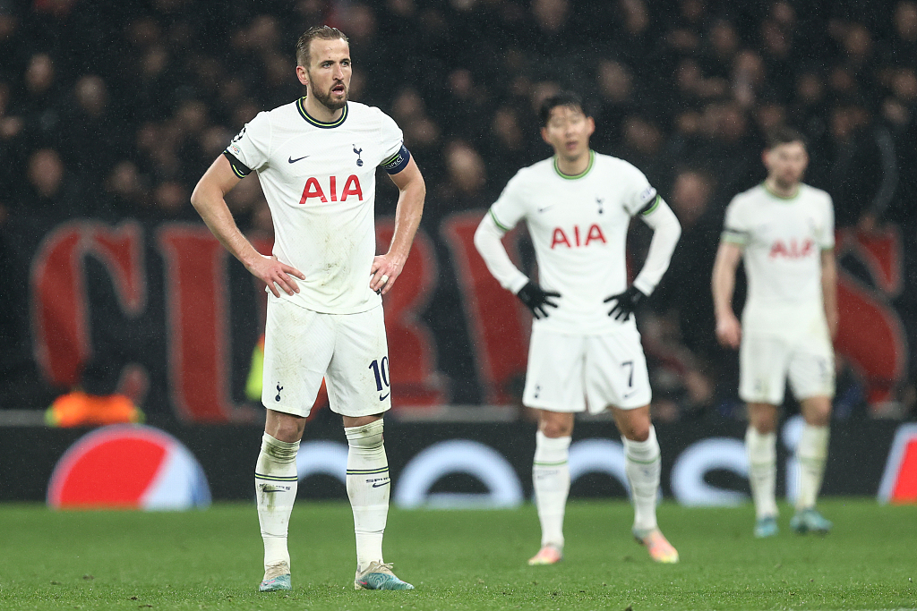 Tottenham Hotspur players stand in frustration during their Champions League clash with AC Milan at Tottenham Hotspur Stadium in London, England, March 8, 2023. /CFP