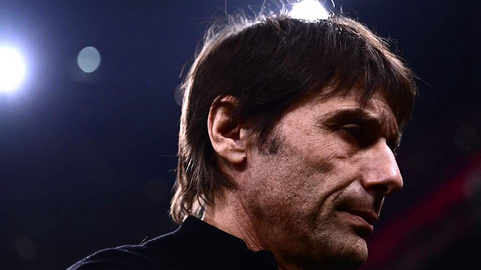 Antonio Conte looks on prior to the Champions League round of 16 match between AC Milan and Tottenham Hotspur at the San Siro stadium in Milan, Italy, February 14, 2023. /CFP