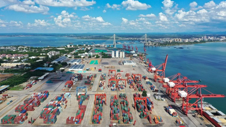 A view of Yangpu port in the Yangpu Economic Development Zone in Danzhou, south China's Hainan Province, July 22, 2022. /Xinhua