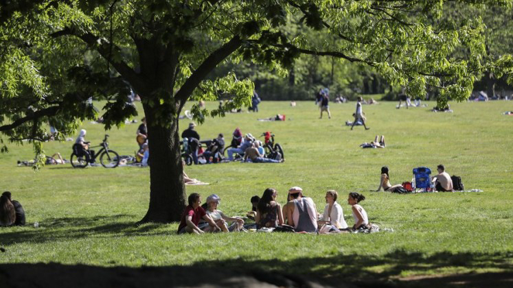People enjoy themselves in Central Park in New York, the United States, May 14, 2021. /Xinhua
