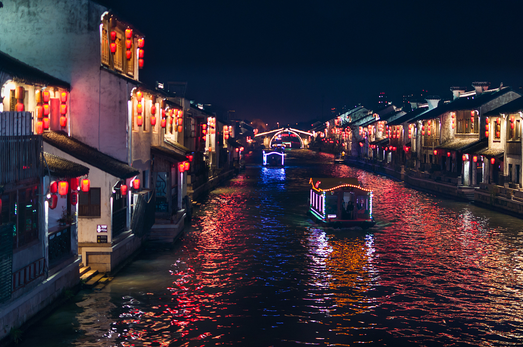 A night view of the ancient canal in Wuxi, which belongs to the bigger Beijing-Hangzhou Grand Canal, a UNESCO World Heritage Site. Boat rides are available from the afternoon till late evening. /CFP