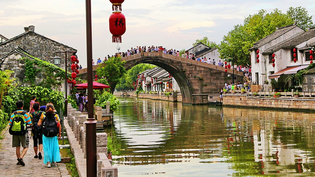 Ancient Wuxi cultural block lights up at night