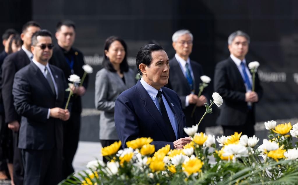 Ma Ying-jeou, former chairman of the Chinese Kuomintang party, visits the Memorial Hall of the Victims in Nanjing Massacre by Japanese Invaders and expresses deep condolence for the compatriots who lost their lives in the massacre in Nanjing, east China's Jiangsu Province, March 29, 2023. /Xinhua