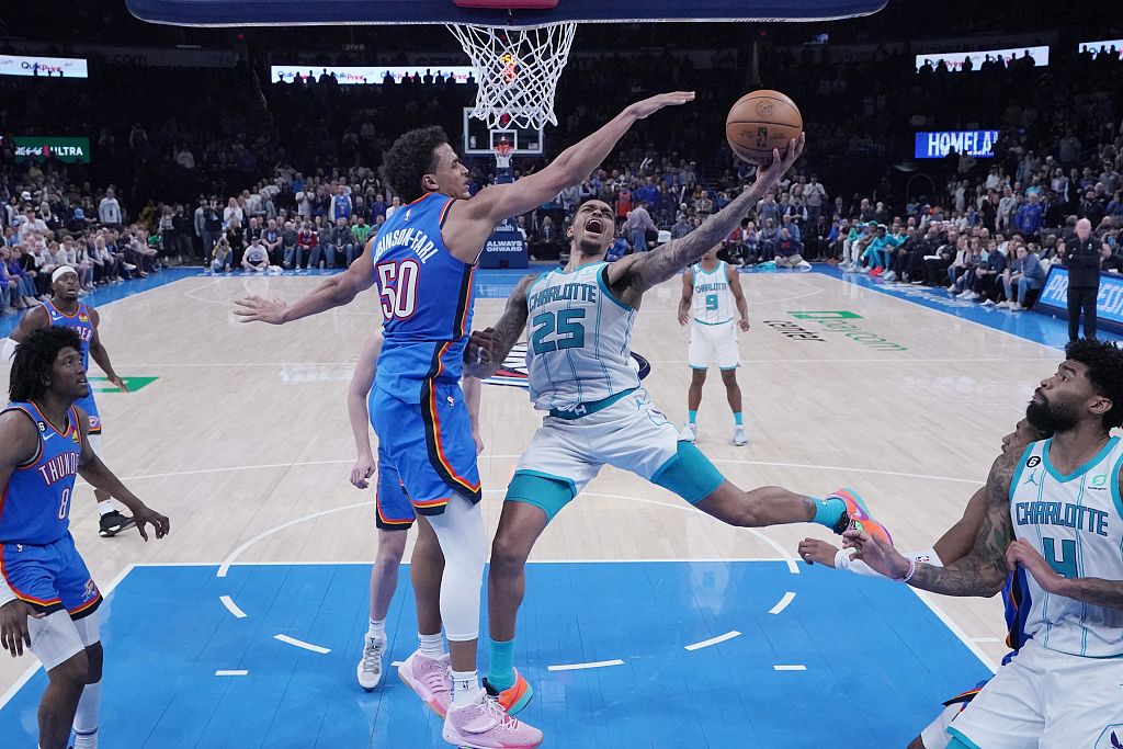P.J. Washington (#25) of the Charlotte Hornets drives toward the rim in the game against the Oklahoma City Thunder at the Paycom Center in Oklahoma City, Oklahoma, March 28, 2023. /CFP