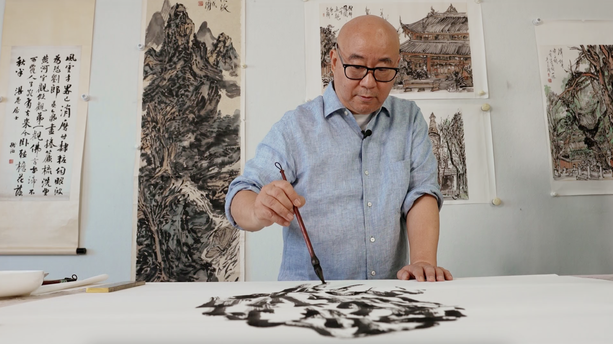Fan Yang creates a traditional Chinese painting at his studio. /CMG