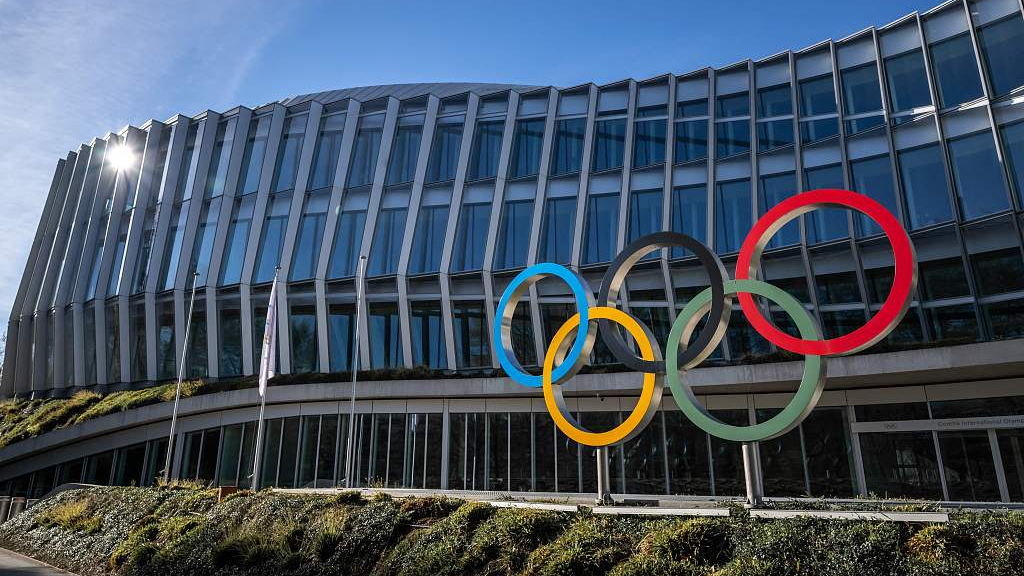 Profile of Olympic rings outside of IOC headquarters in Lausanne, Switzerland. /CFP