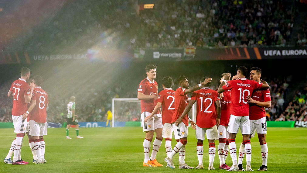 Manchester United players celebrate during their Europa League clash with Real Betis at Estadio Benito Villamarin in Seville, Spain, March 16, 2023. /CFP