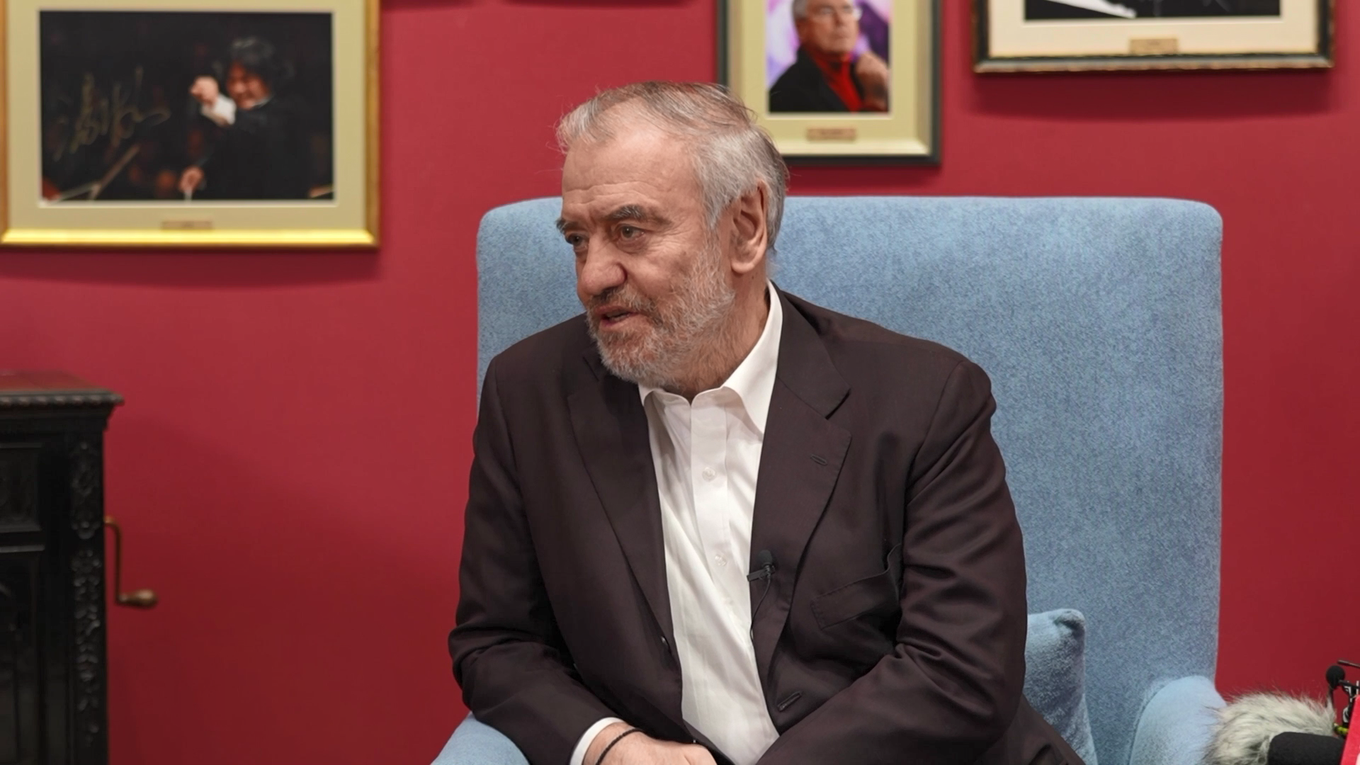 Valery Gergiev gives an interview. /CGTN